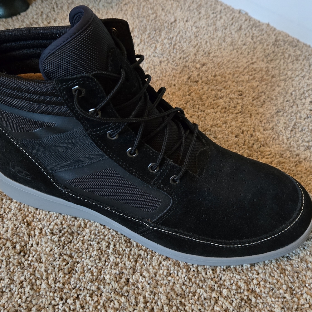UGG Men's Black and Gray Boots